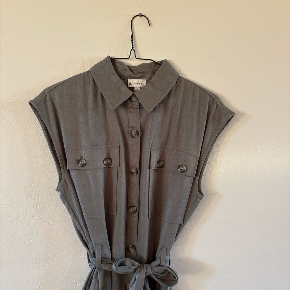 Wonderly khaki green sleeveless dress 🌿